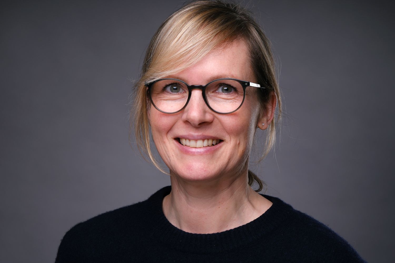 Frau Melanie Hennemann
