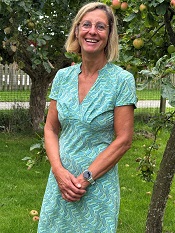 Frau Sabine Mau