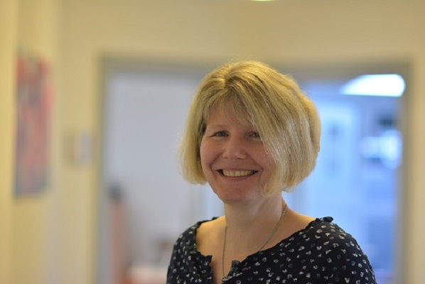 Frau Kirsten Nelles